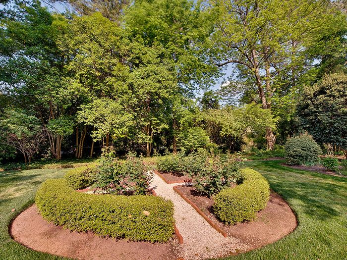 2401 Sharon Lane yard 