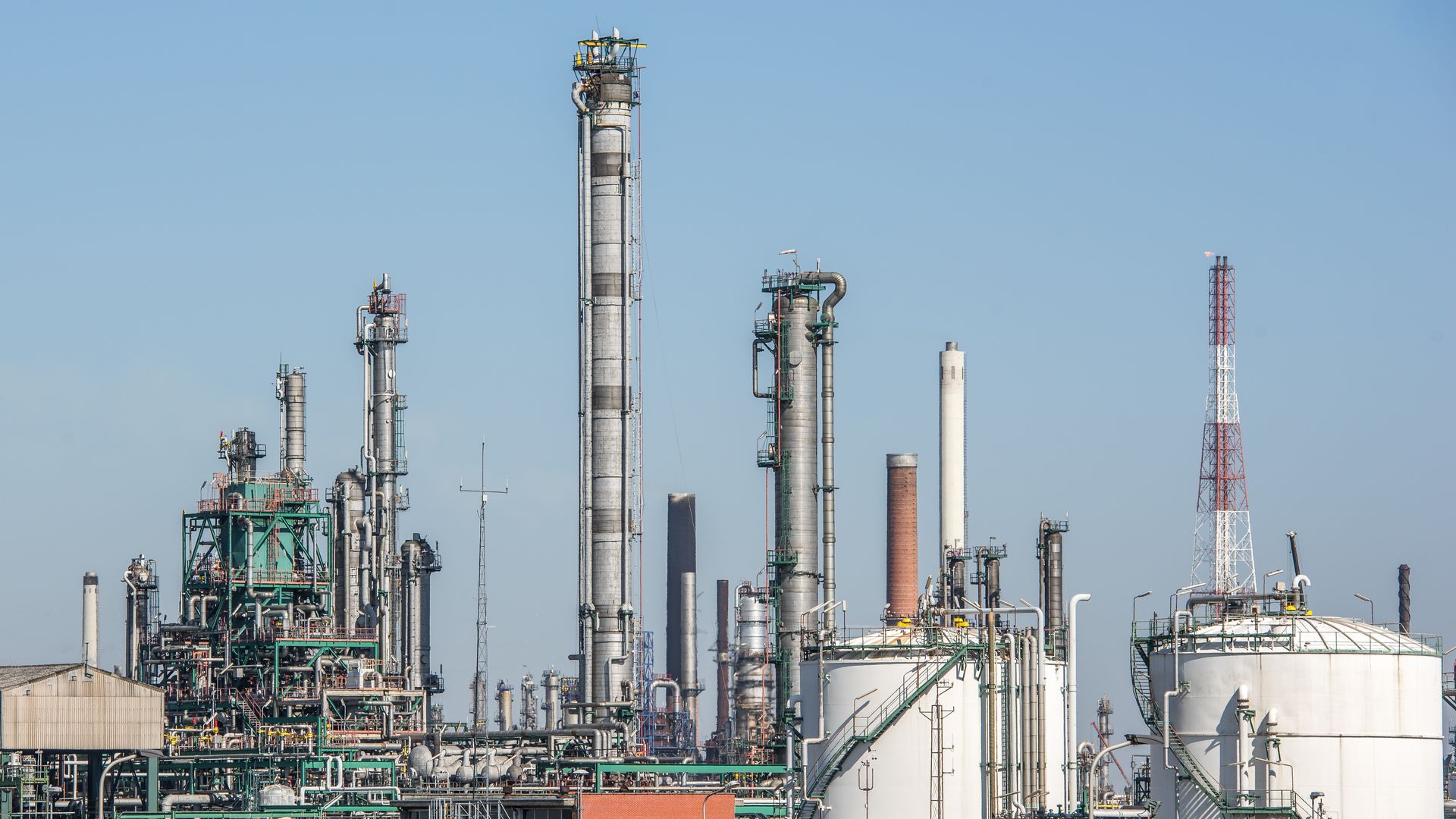 US oil prices crashed into negative territory last few weeks,for the first time in history