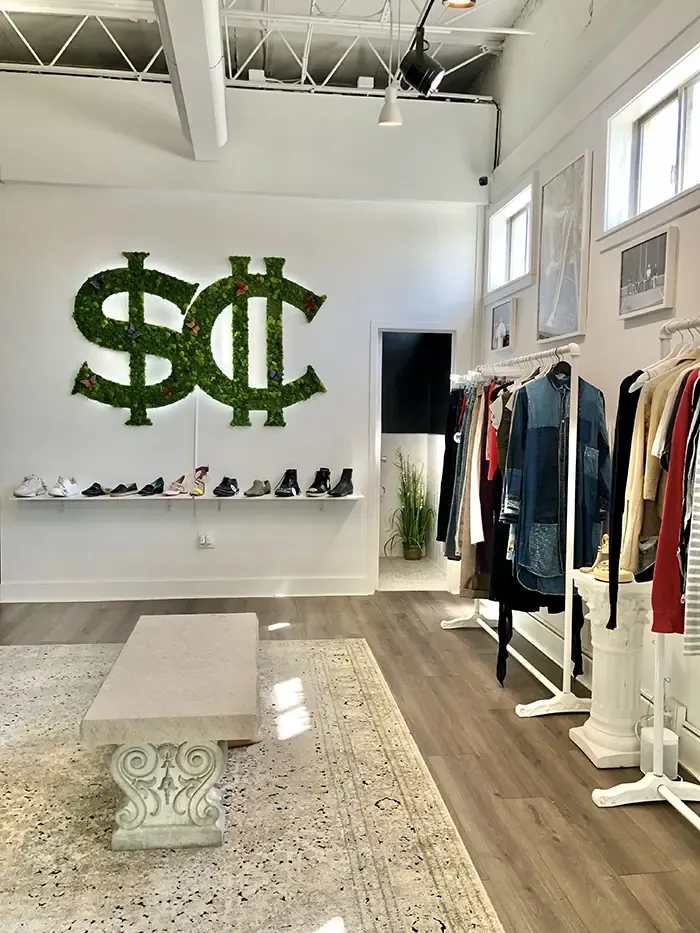 street commerce consignment boutique uptown sign