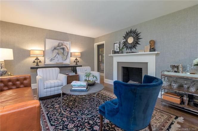 2426 Arnold Dr living room