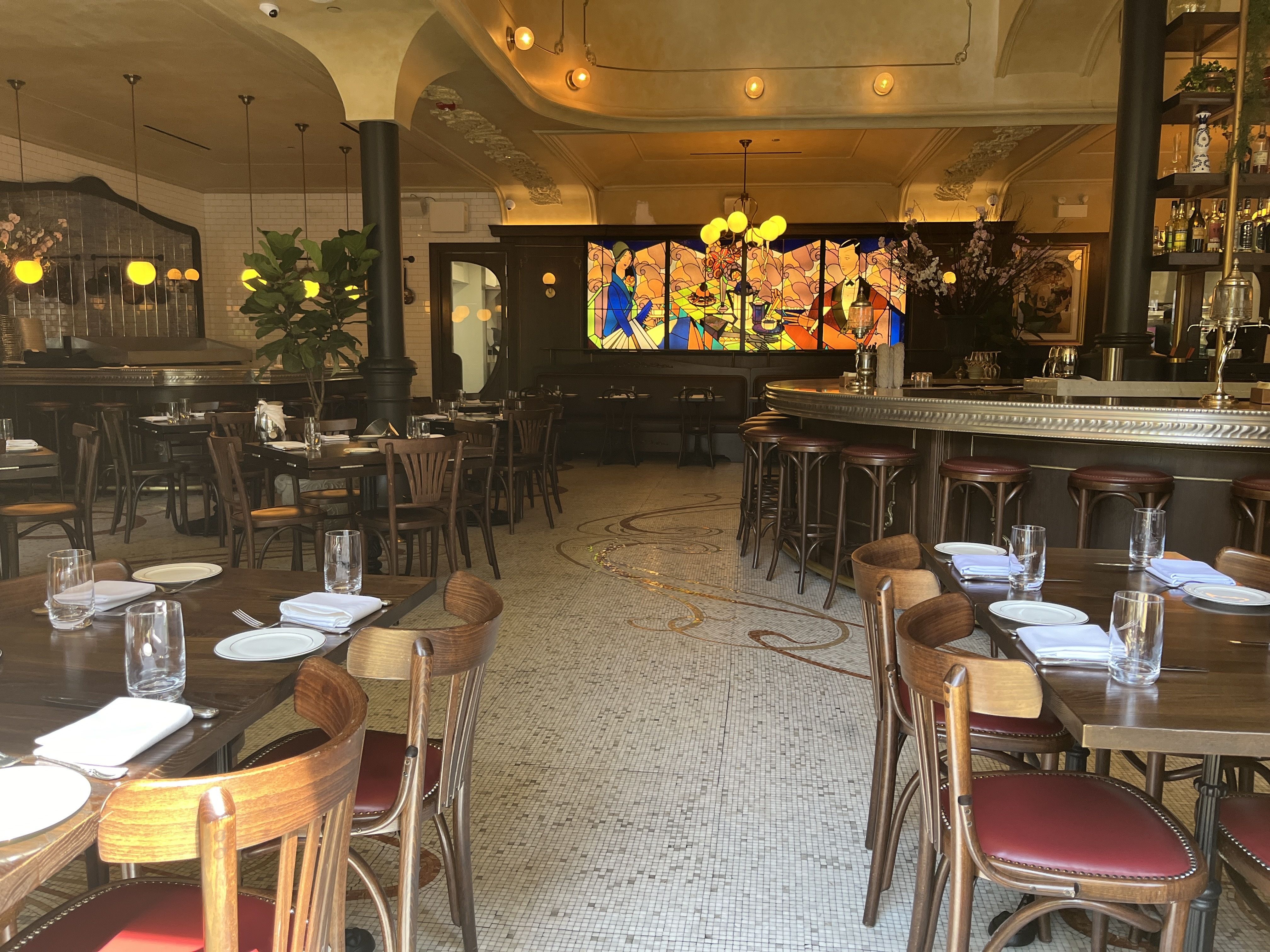 Photo of an empty restaurant 