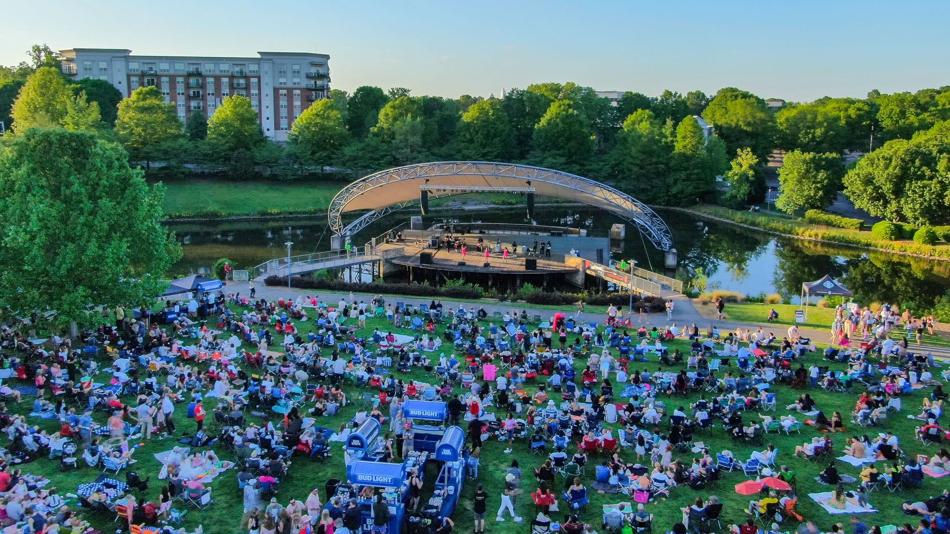 Big crowd on a lawn at outdoor concert