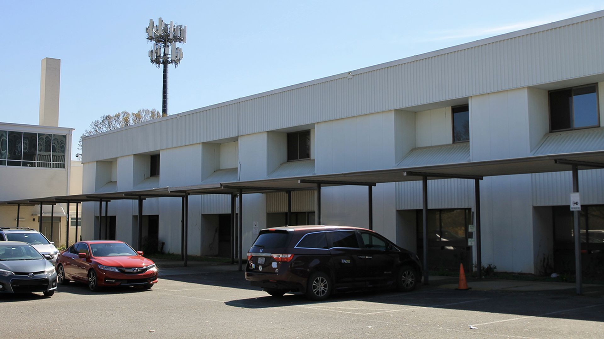 Charlotte-Mecklenburg Schools CMS building Photo: Alexandria Sands/Axios