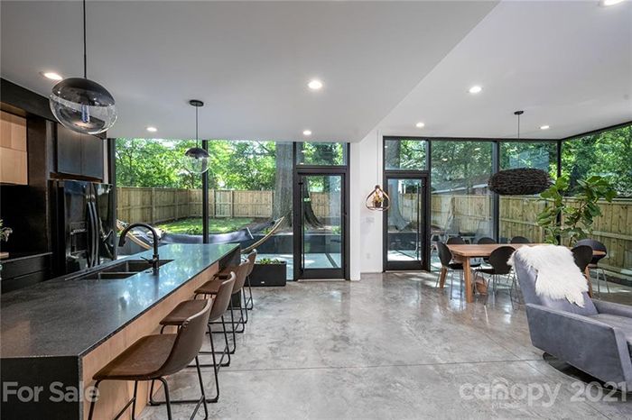 1825 Merriman Ave, floors