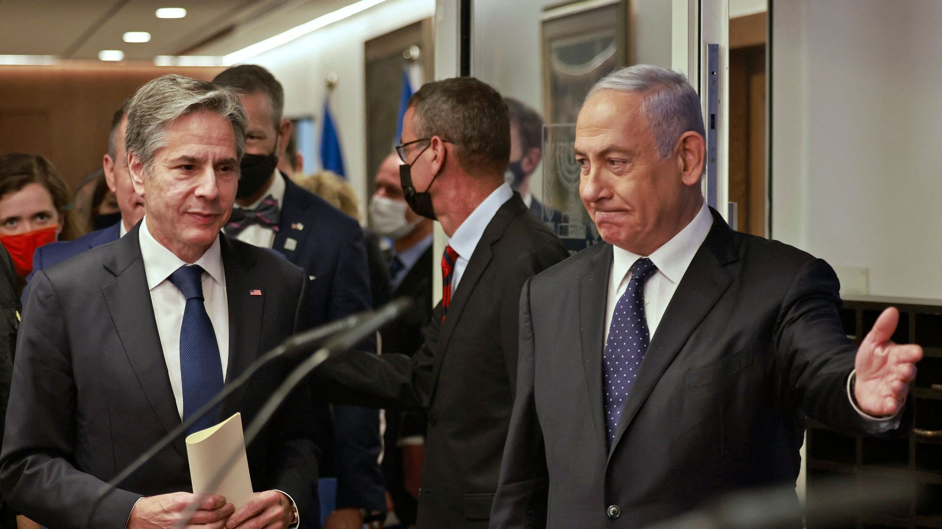 Israeli Prime Minister Benjamin Netanyahu (R) and US Secretary of State Antony Blinken