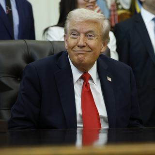 Trump urges Supreme Court to allow National Guard in Chicago