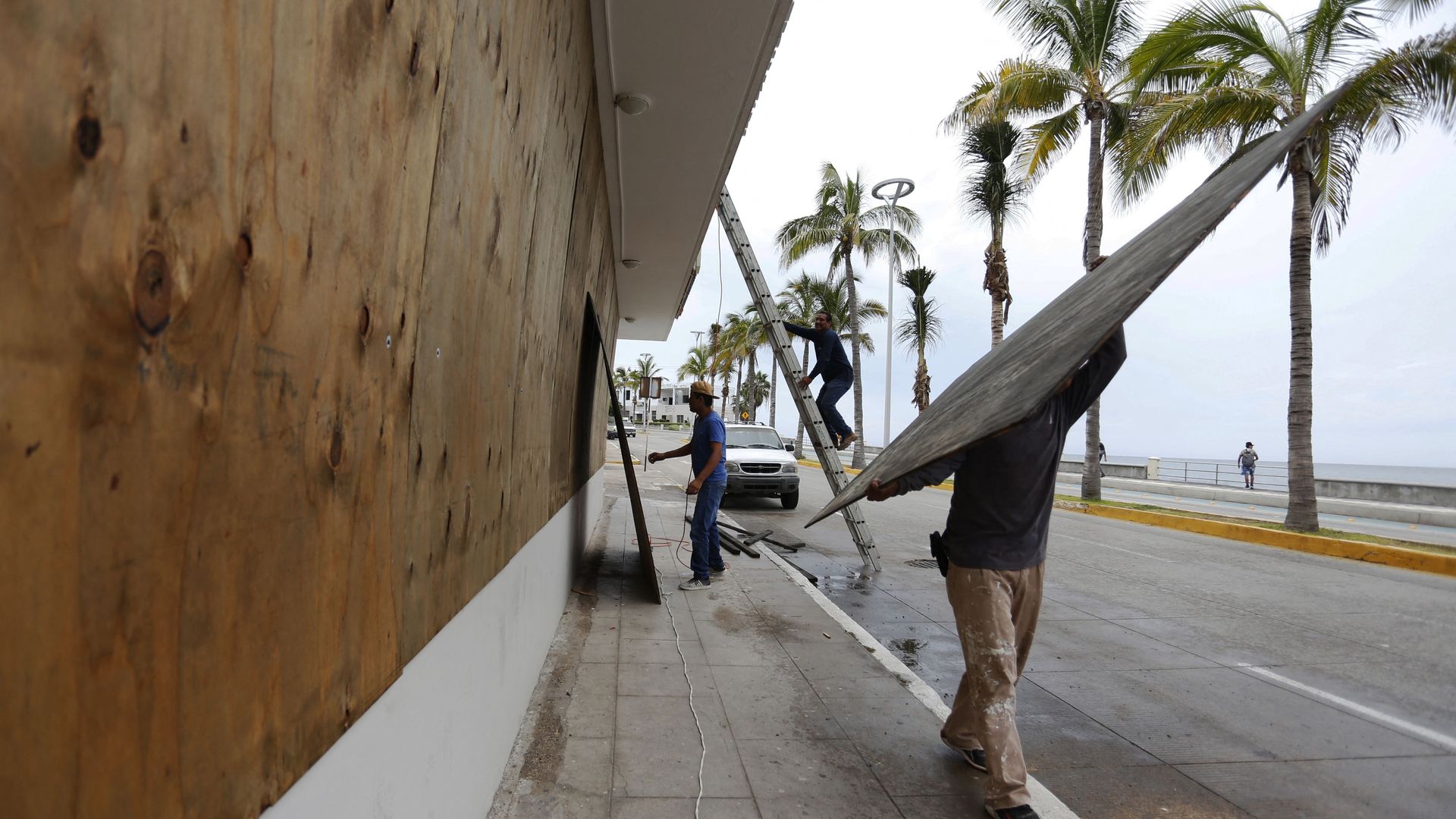 People preparing for Hurricane Orlene in Mazatlan, state of Sinaloa, Mexico, on Oct. 2.