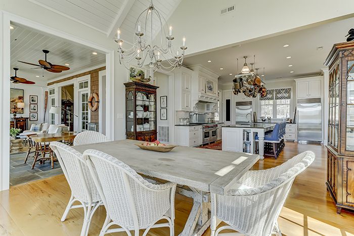 2178-Sandlapper-Drive-breakfast-room