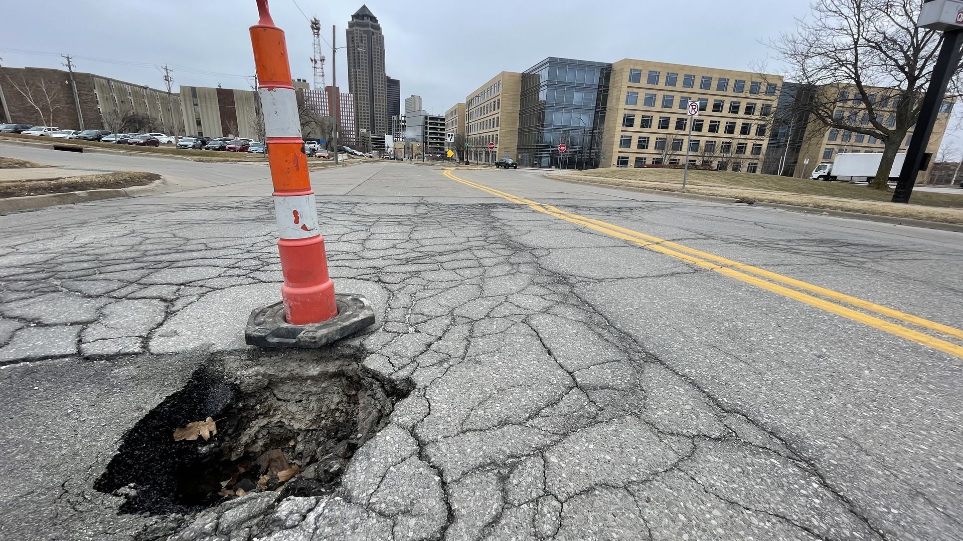 A photo of a phothole.