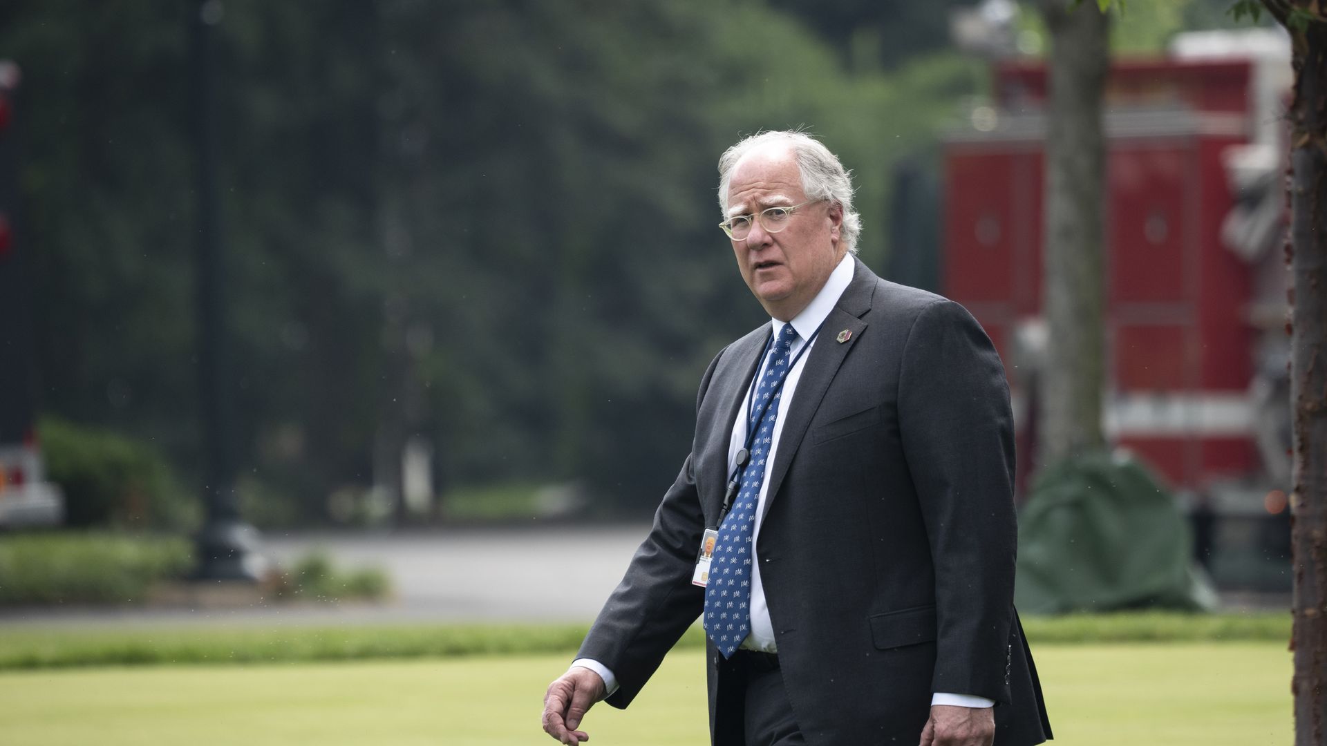 Mike Donilon walks off Marine One