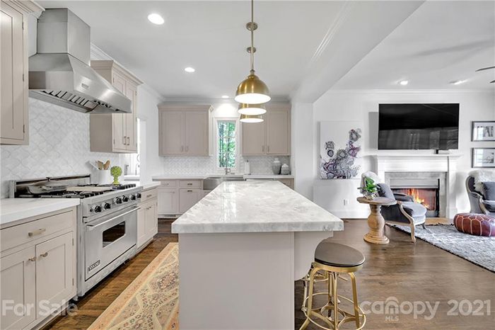 529 Mcdonald Ave kitchen