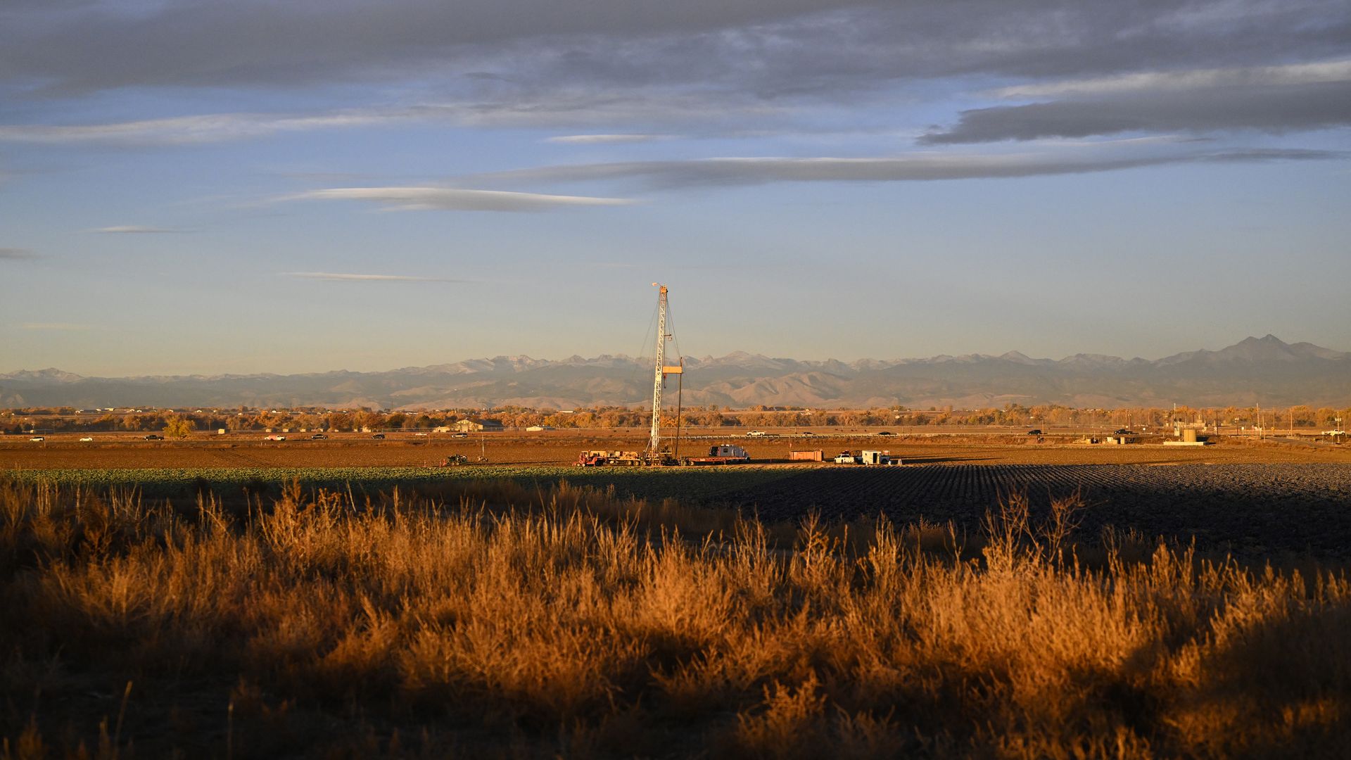 Crews work at an oil and gas rig in Weld County on Nov. 2. Photo: RJ Sangosti/Denver Post via Getty Images