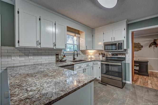 11706 Diablo Court kitchen