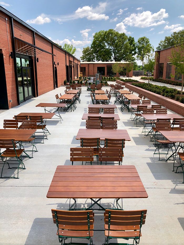 outdoor-patio-brewers-at-4001-brewery
