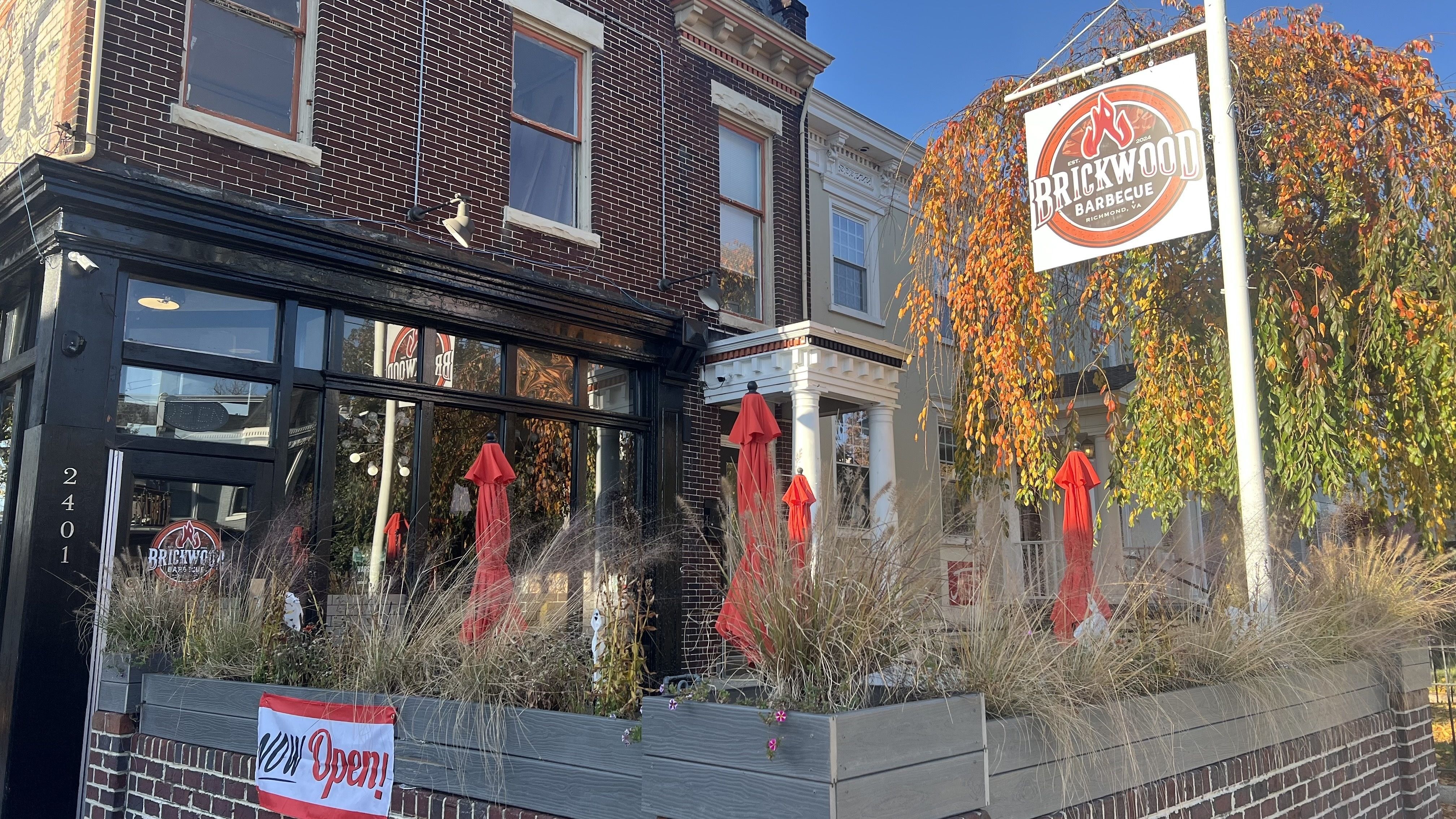 A restaurant with a sign that says Brickwood 