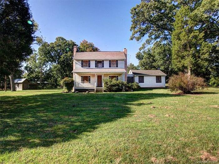 front-of-historic-home-for-sale