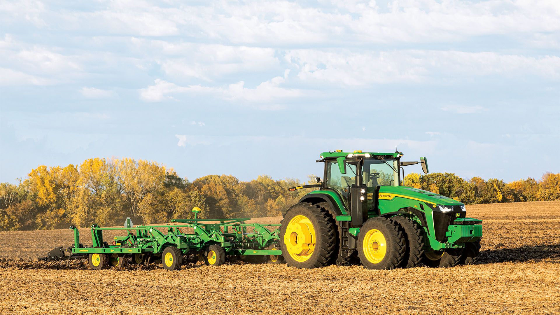 Photo of Deere's new autonomous tractor tilling a field