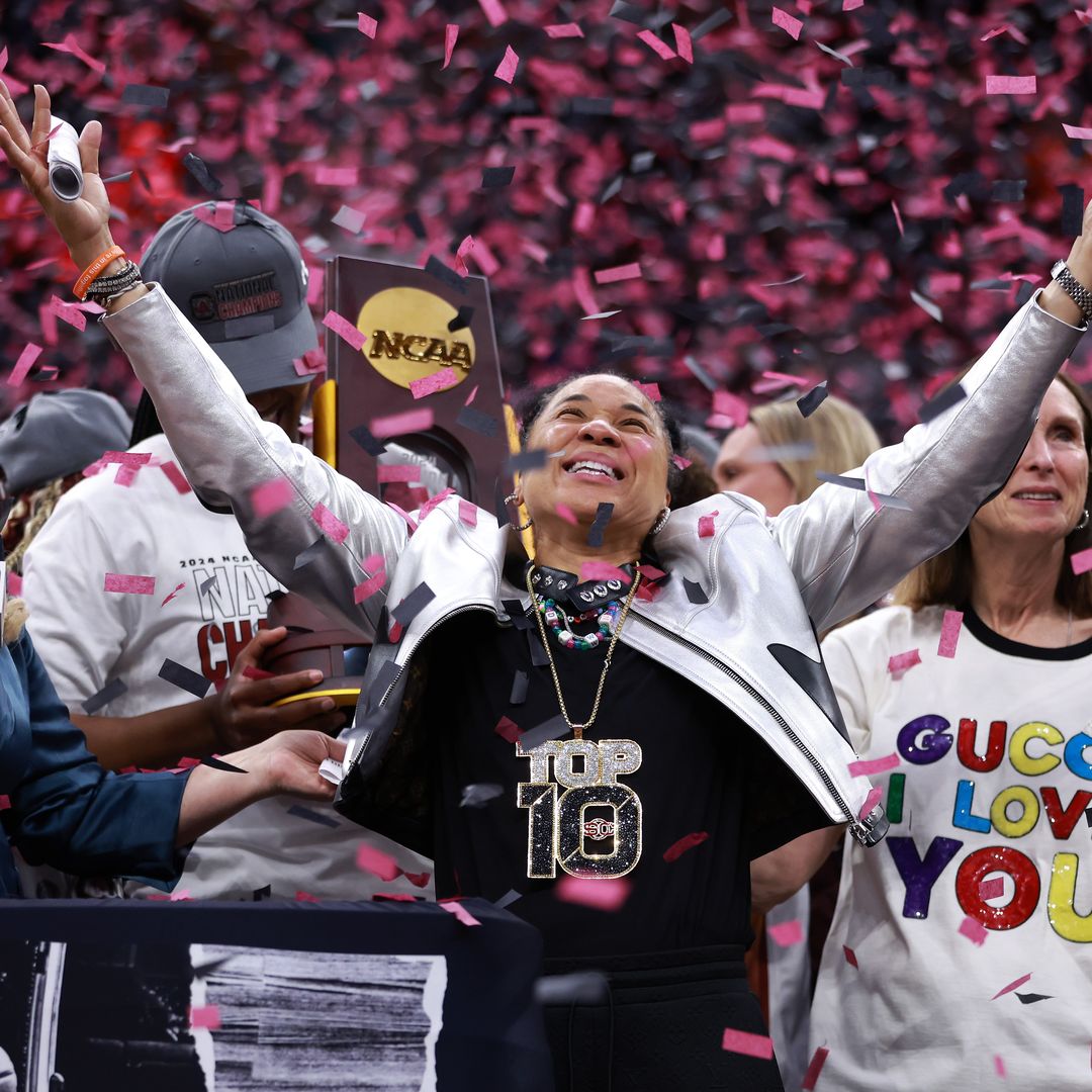 South Carolina beats Iowa to finish undefeated season with  display picture 3