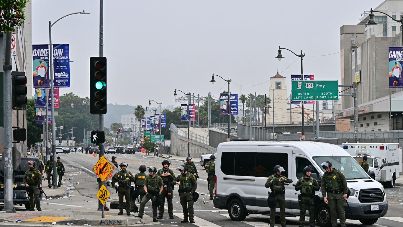 In photos: Marines deployed to LA on 4th day of immigration protests