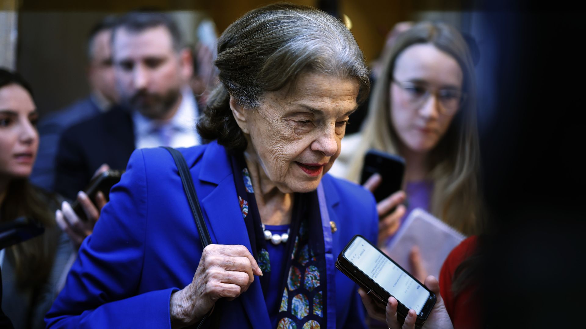 Sen Feinstein Says She Intends To Return To Congress 7897