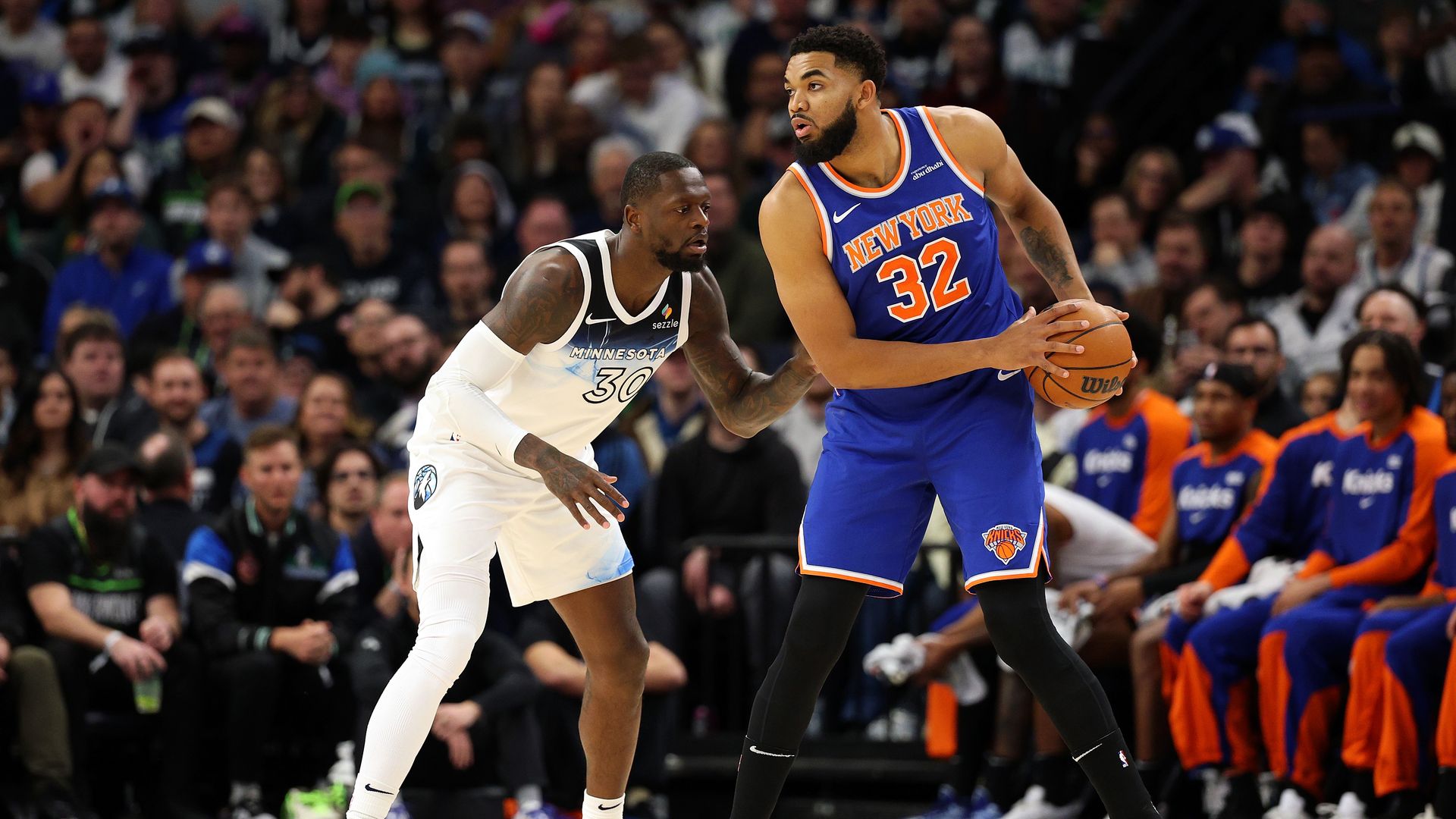 A photo showing Julius Randle guarding Karl-Anthony Towns