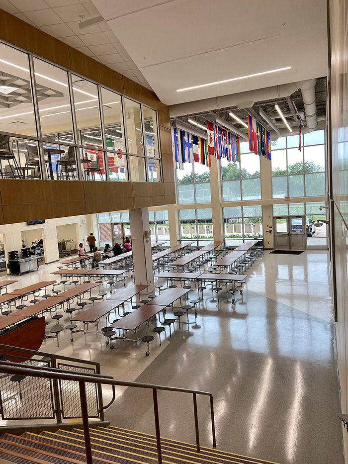 West Charlotte cafeteria. Photo: Ashley Mahoney/Axios 