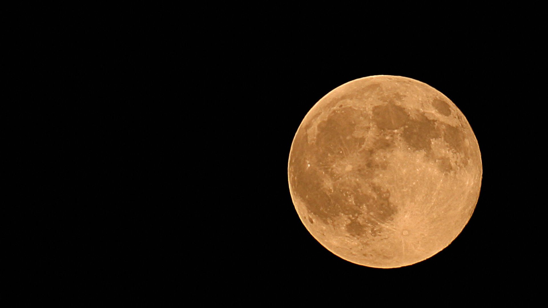 A normal harvest moon over Manassas, Virginia, in September 2007.