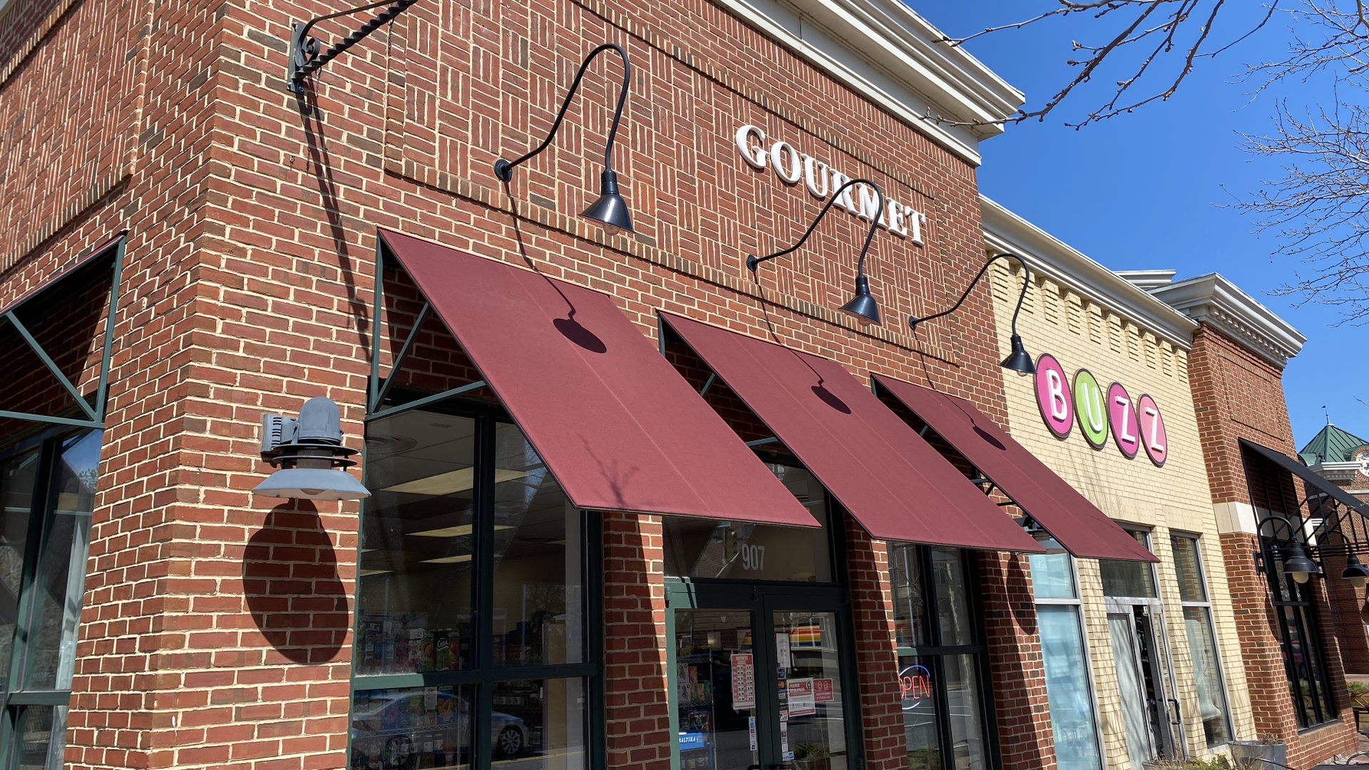 A shopping center with multiple store fronts.