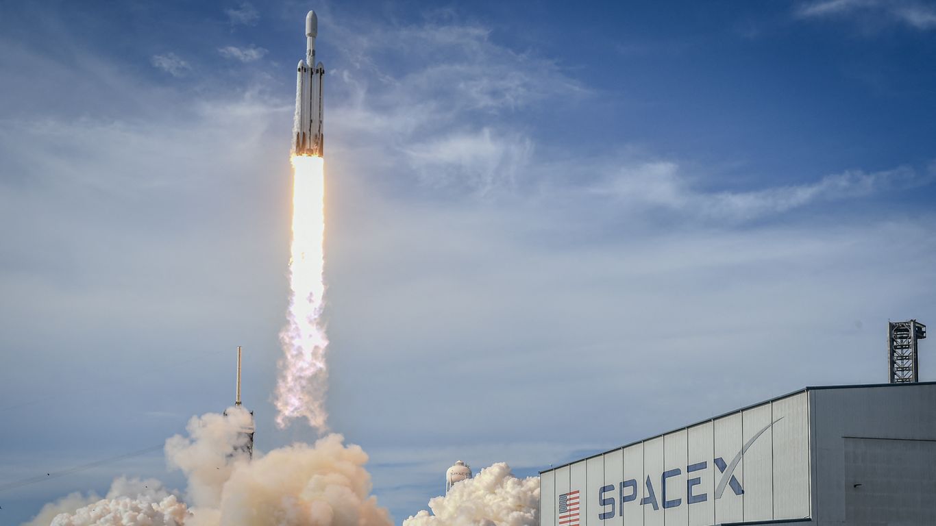 SpaceX raises $75 billion in its IPO