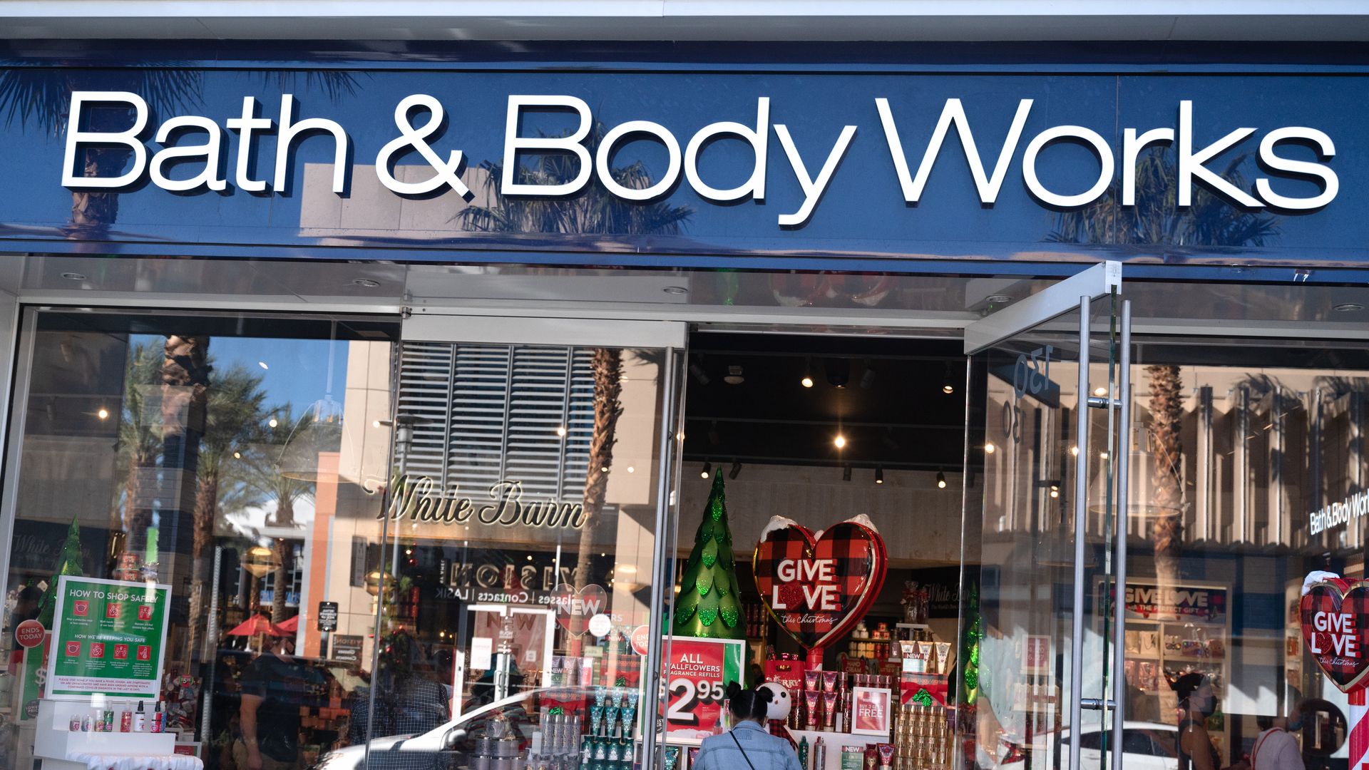 Bath & Body Works storefront
