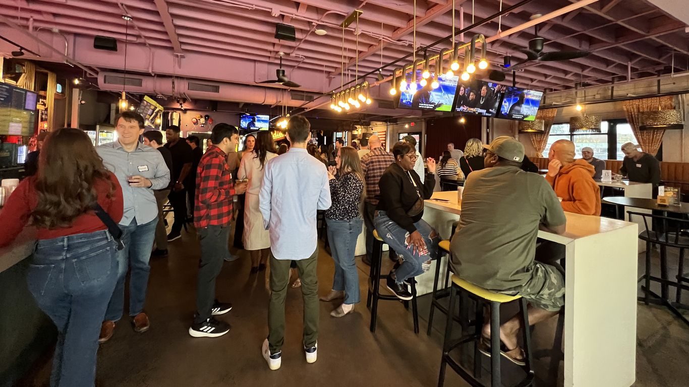 Charlotte singles are ditching the apps. Here's where to meet people instead