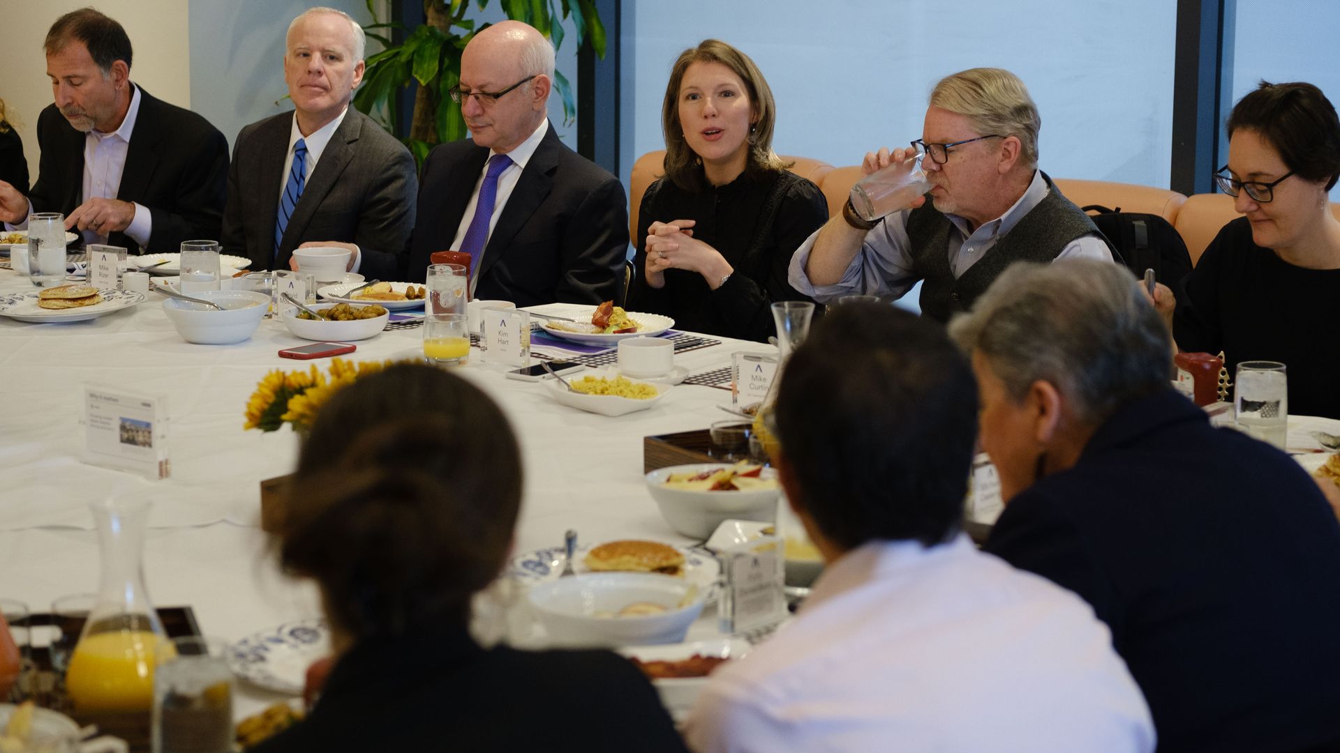 Hometown Tour: Washington, D.C. attendees sit around the breakfast table listening to Axios Managing Editor Kim Hart as she begins moderating the event.