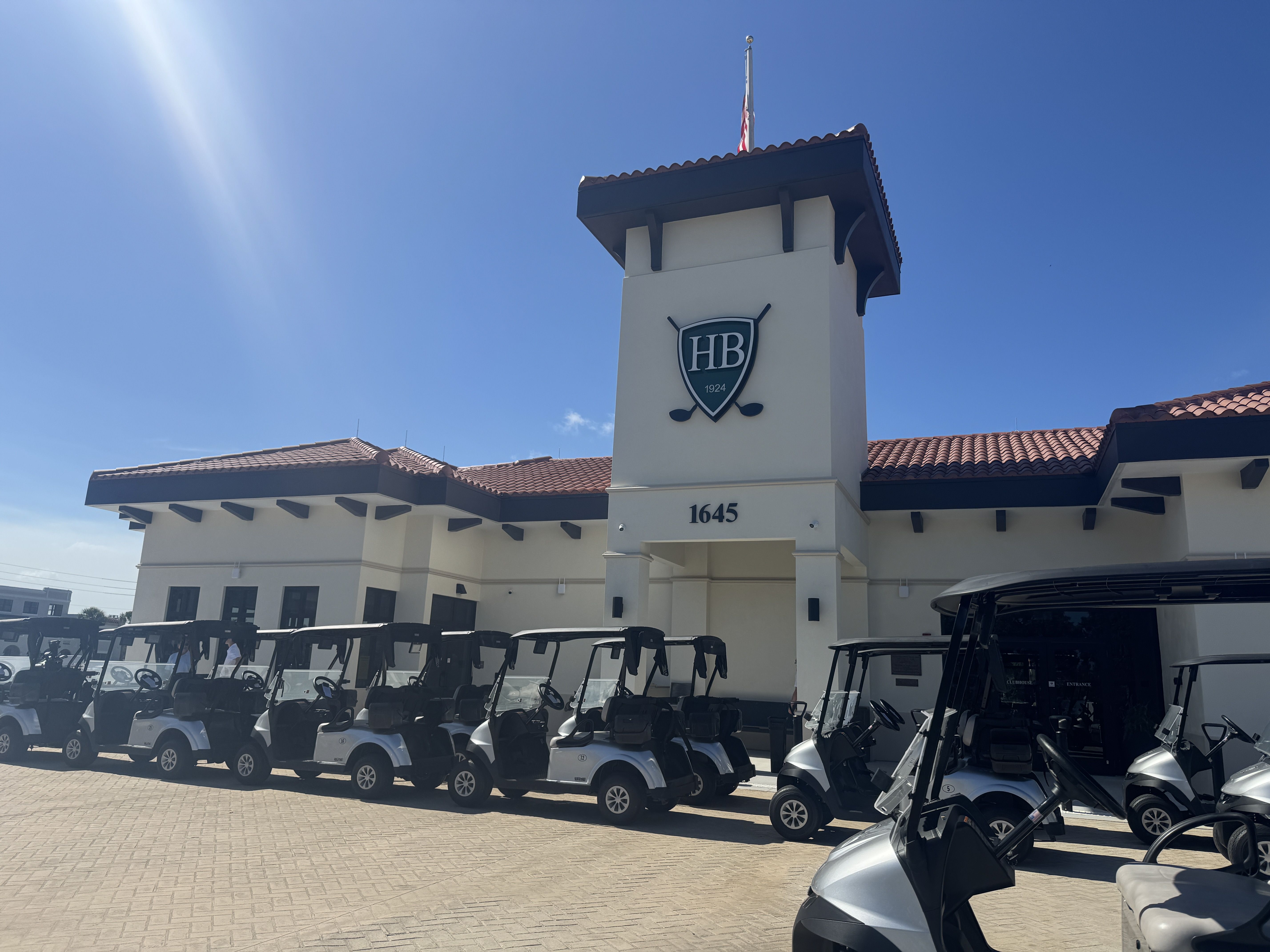 axios.com - Naomi Feinstein - Hollywood Beach Golf Club offers a great value