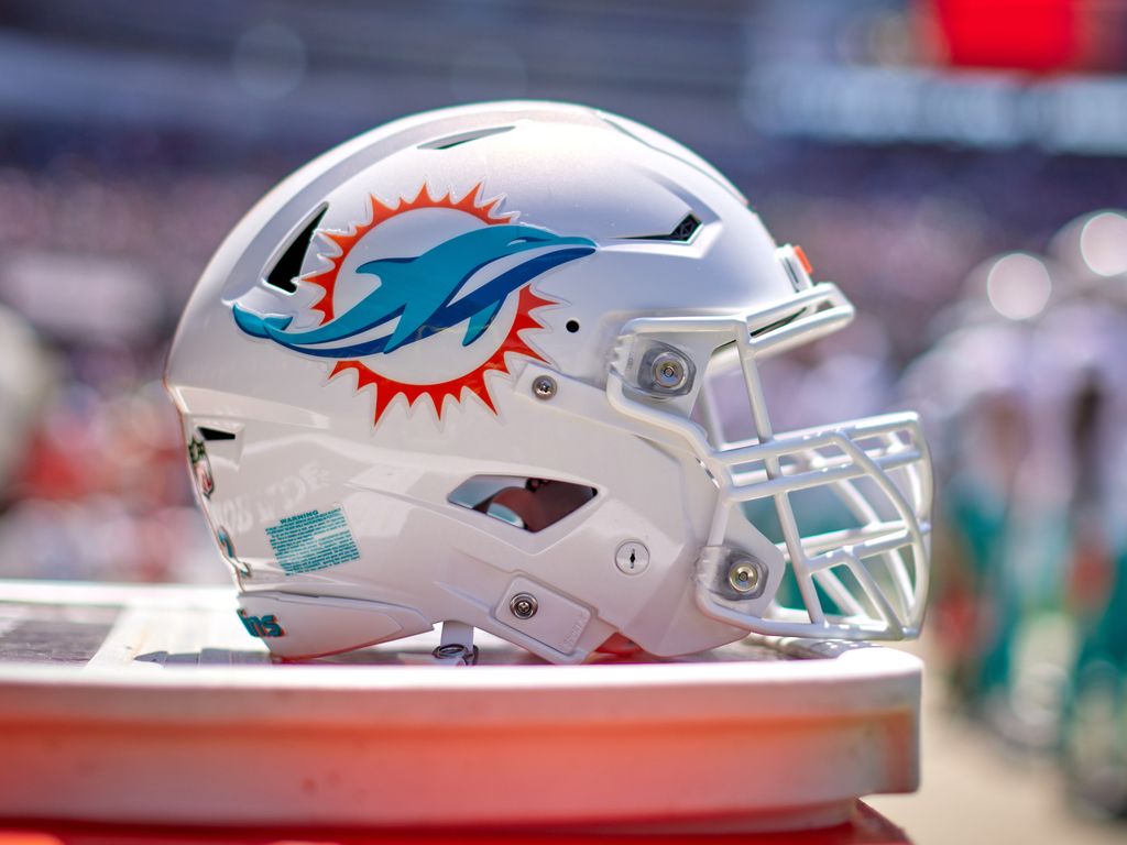 Eat their lunch: Miami Dolphins take on Chicago Bears - Axios Miami