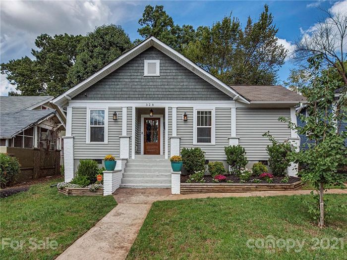 328 Woodvale Pl front