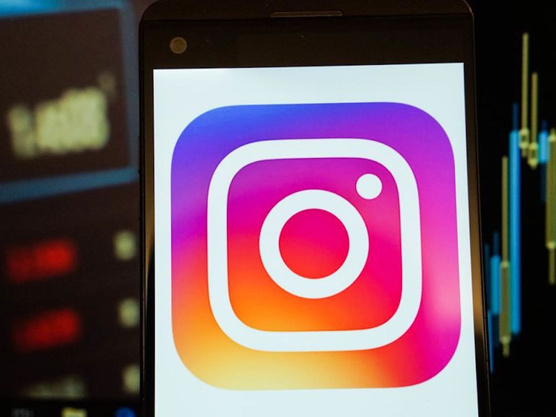 Instagram adds tools for users to flag misinformation, image size:1920x1440