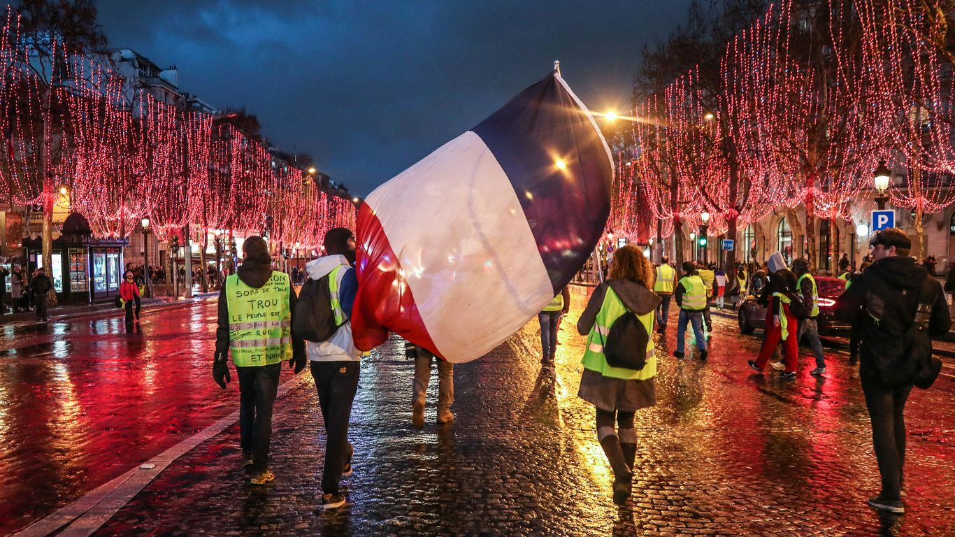 Frances Yellow Vest Protests Simmer In Wake Of Macron Concessions 8362