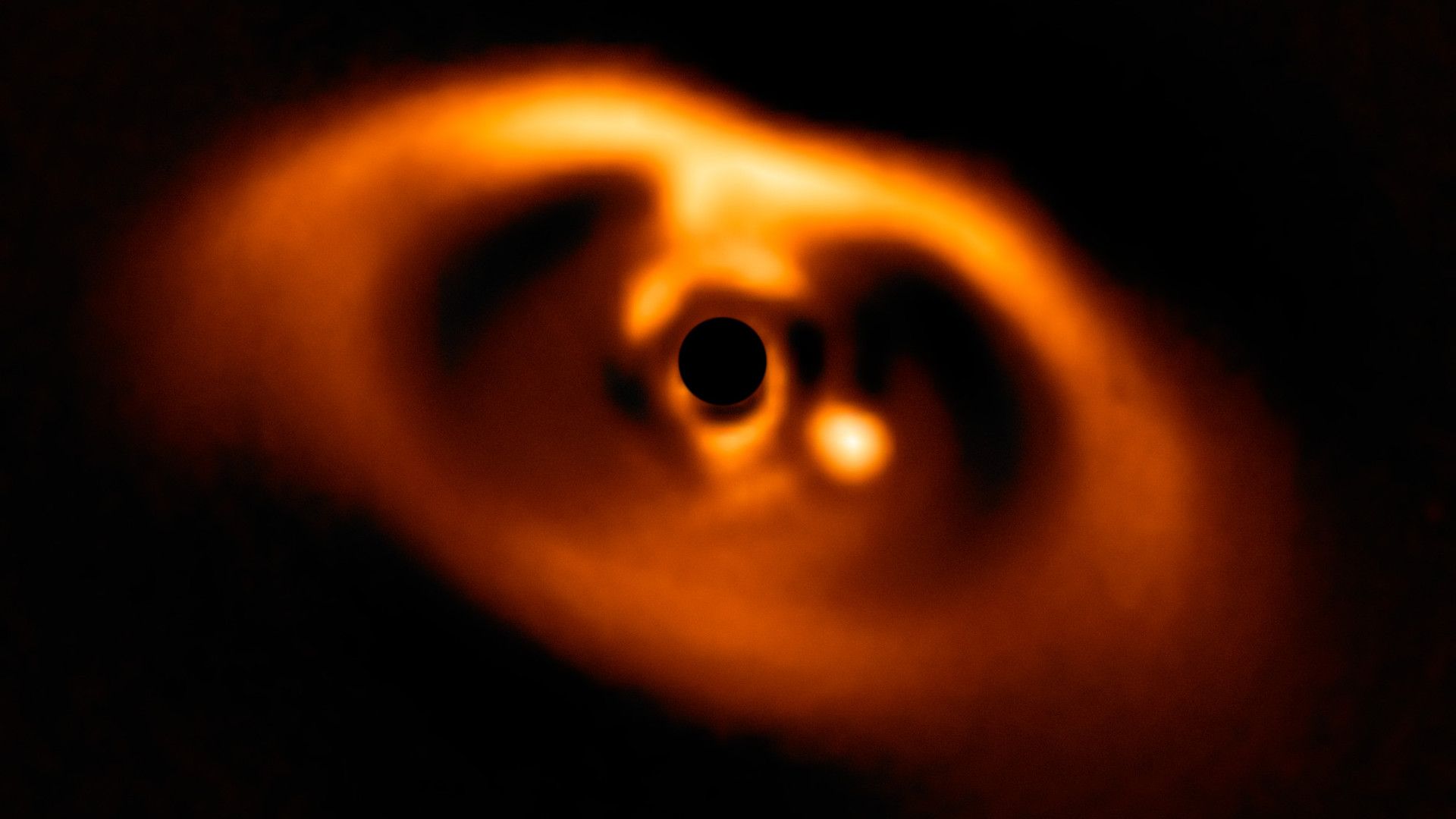 Image from the SPHERE instrument on ESO's Very Large Telescope showing a planet forming around the dwarf star PDS 70.