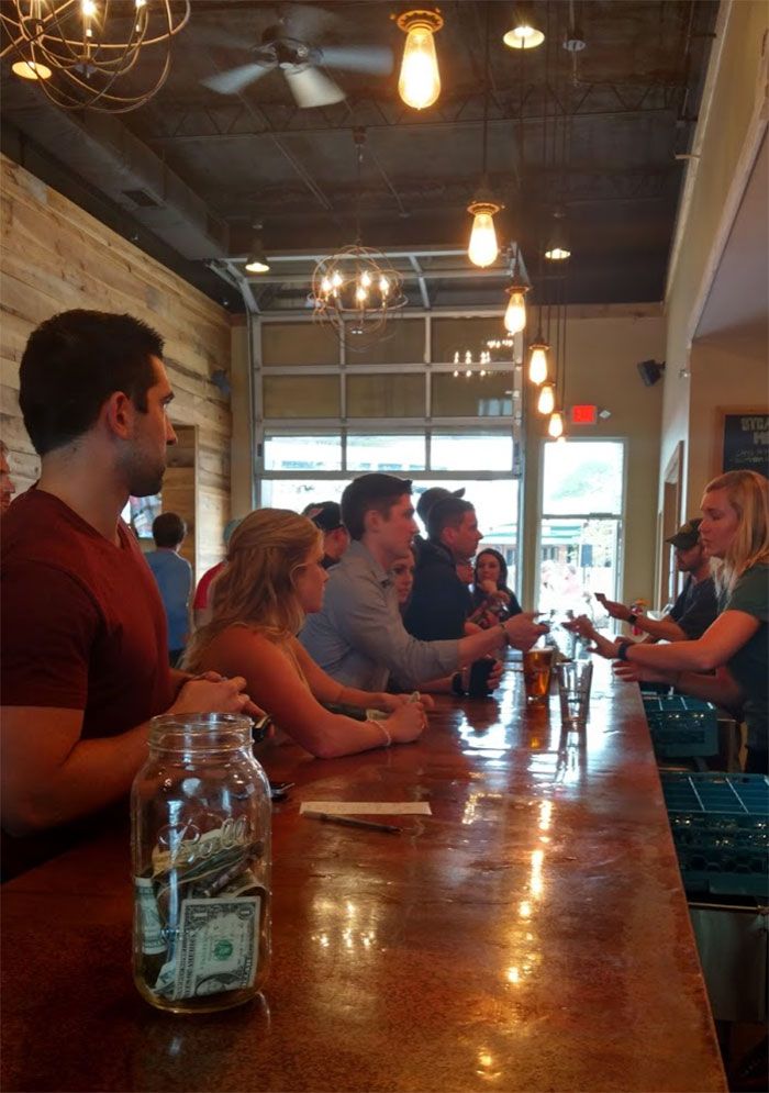 sycamore-ordering-at-bar