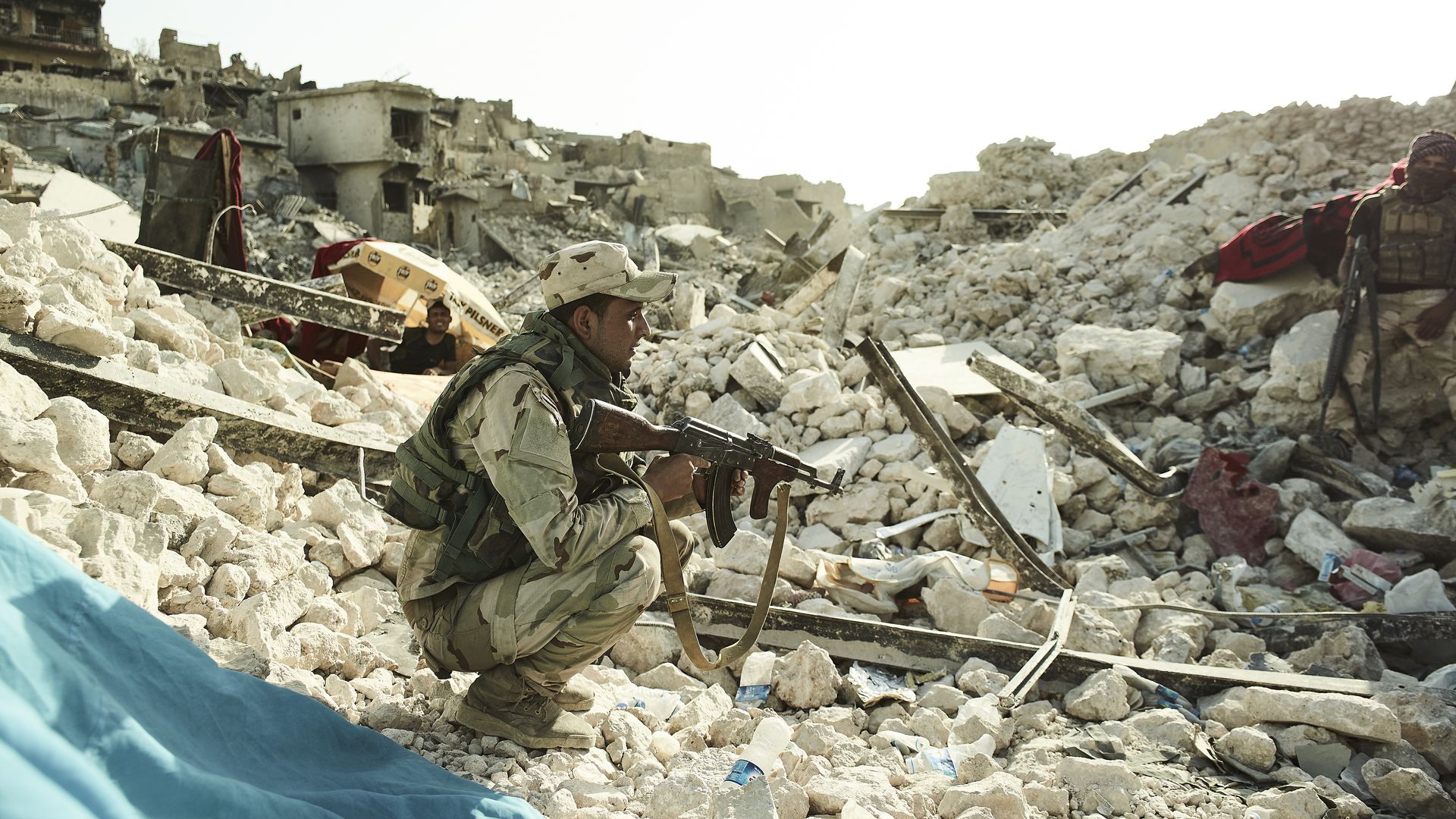 Iraqui soldiers at an encampment.