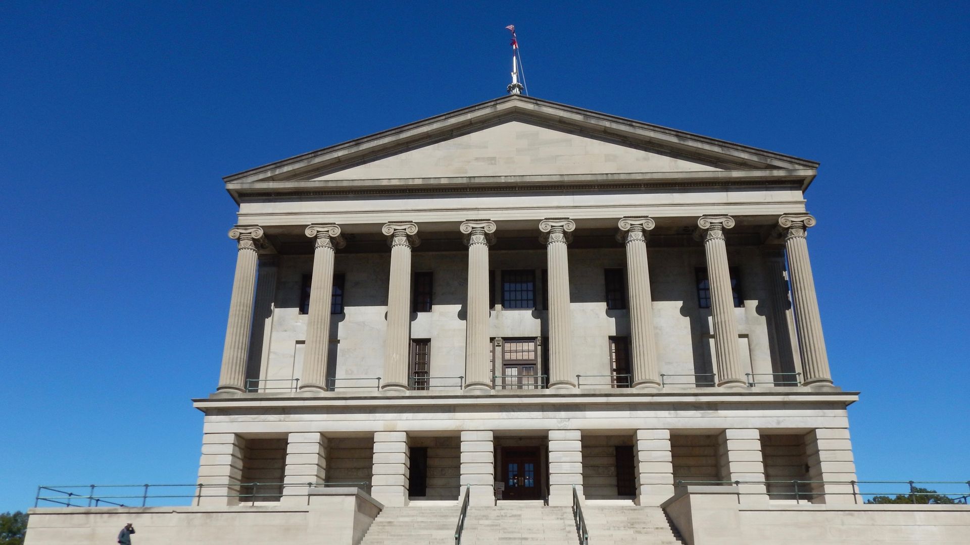 An exterior photo of the Tennessee capitol.