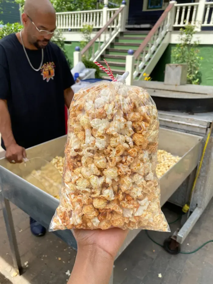 It's Poppin' Gourmet Popcorn