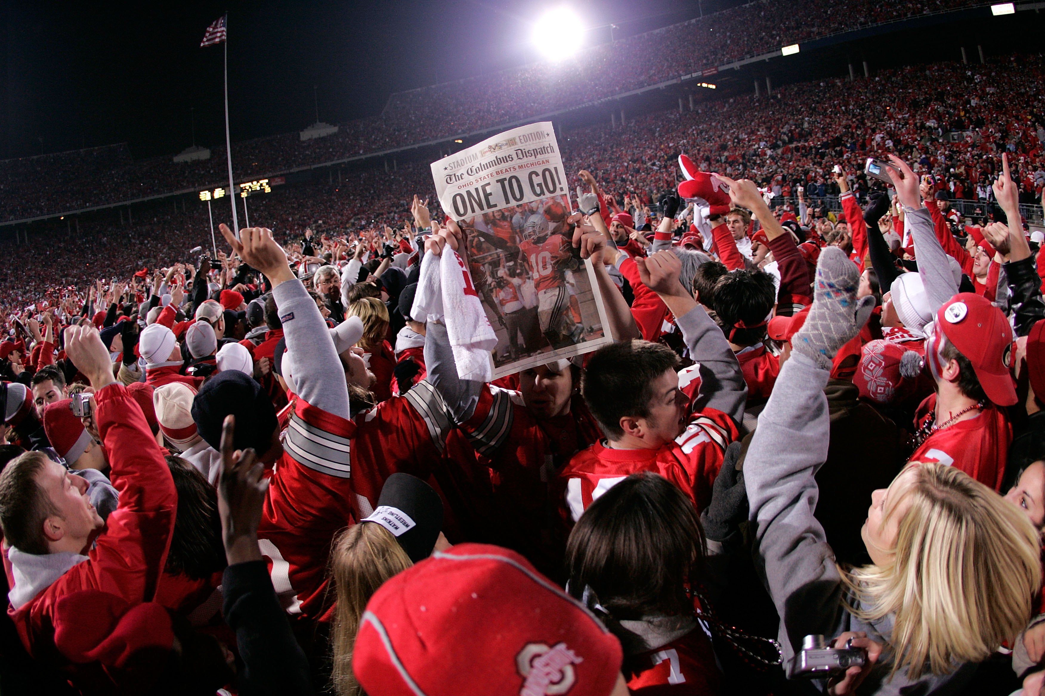 ohio state students celebrating after beating michigan in 2006