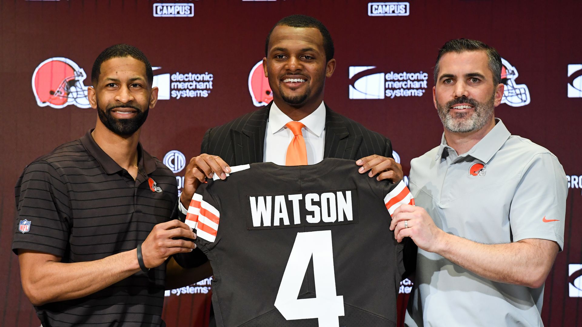 Deshaun Watson holds up his Browns Jersey during a press conference after joining the team. 