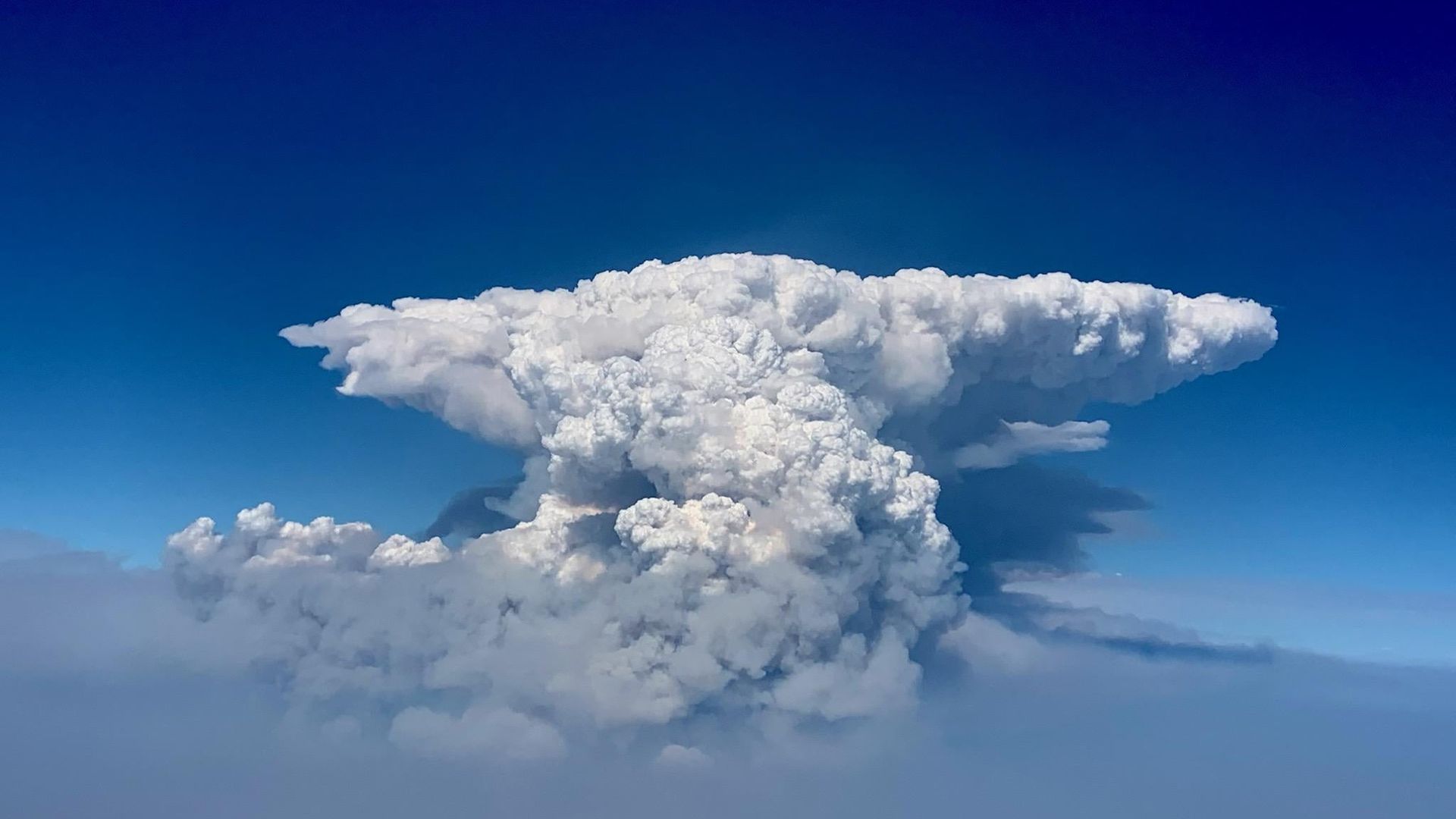 For multiple days in a row, 30,000+ foot pyrocumulus clouds have formed during extreme fire behavior