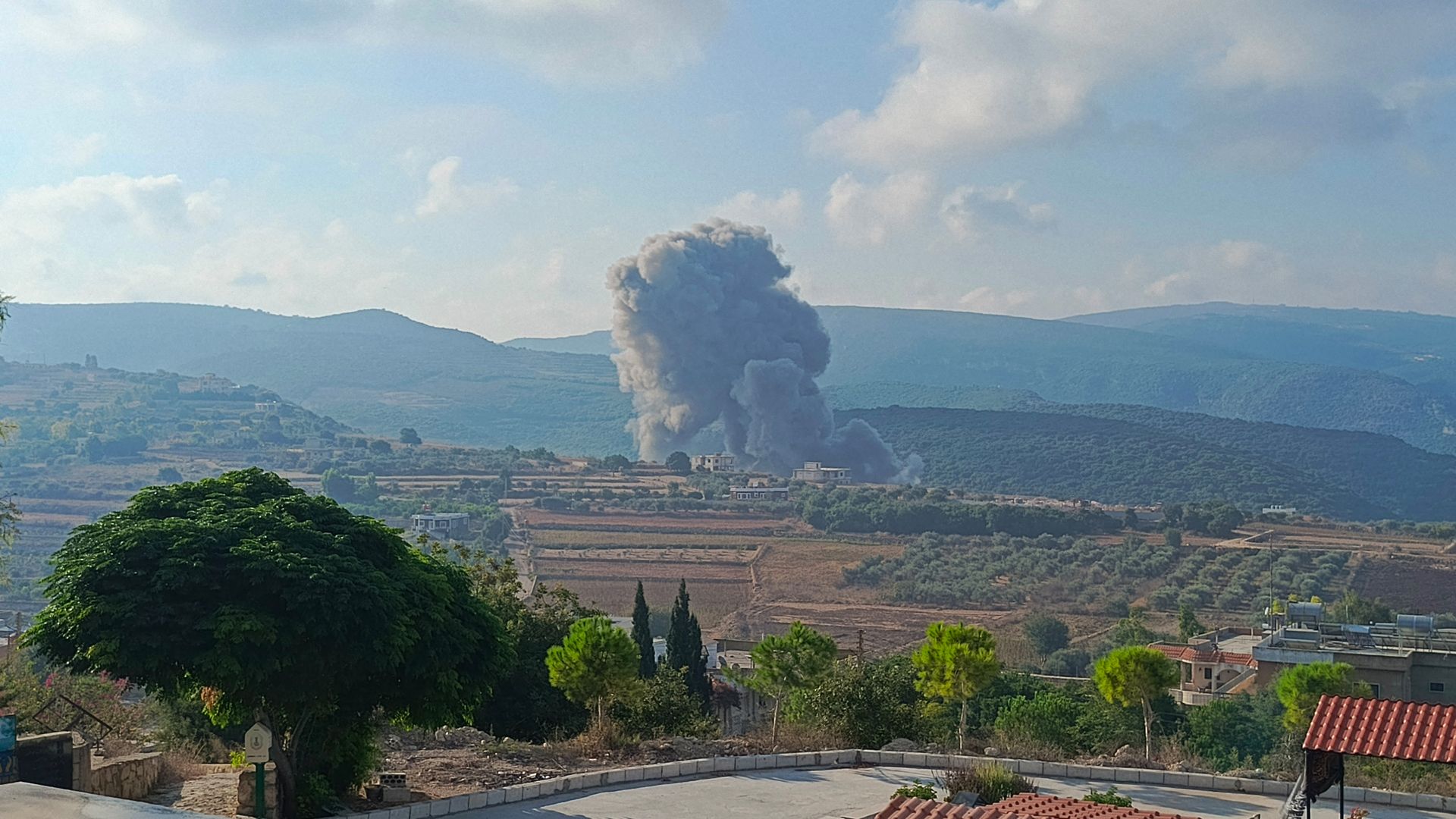  Smoke billows from the site of an Israeli airstrike on Zibqin in southern Lebanon on August 25, 2024