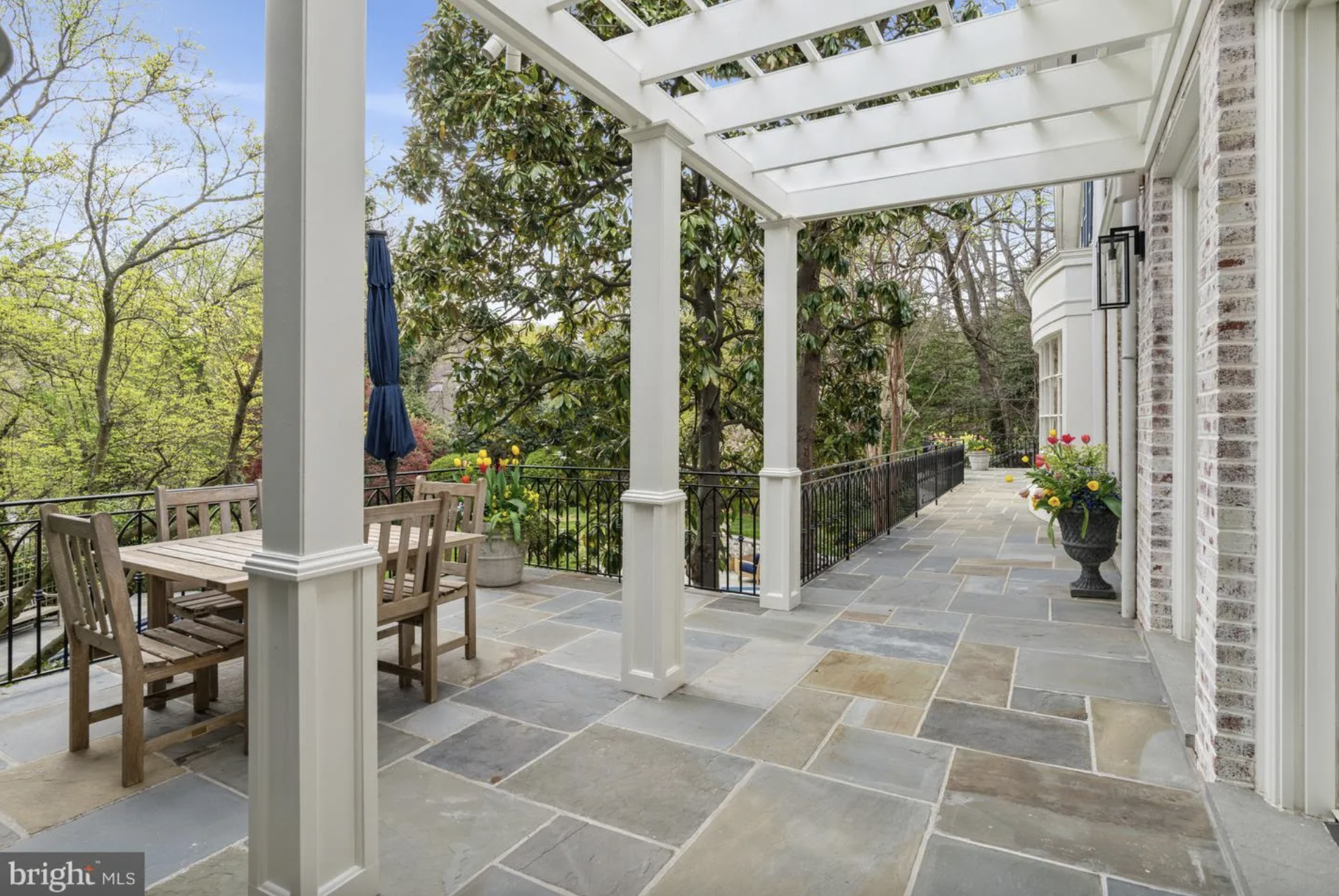 porch with dining area and pergola