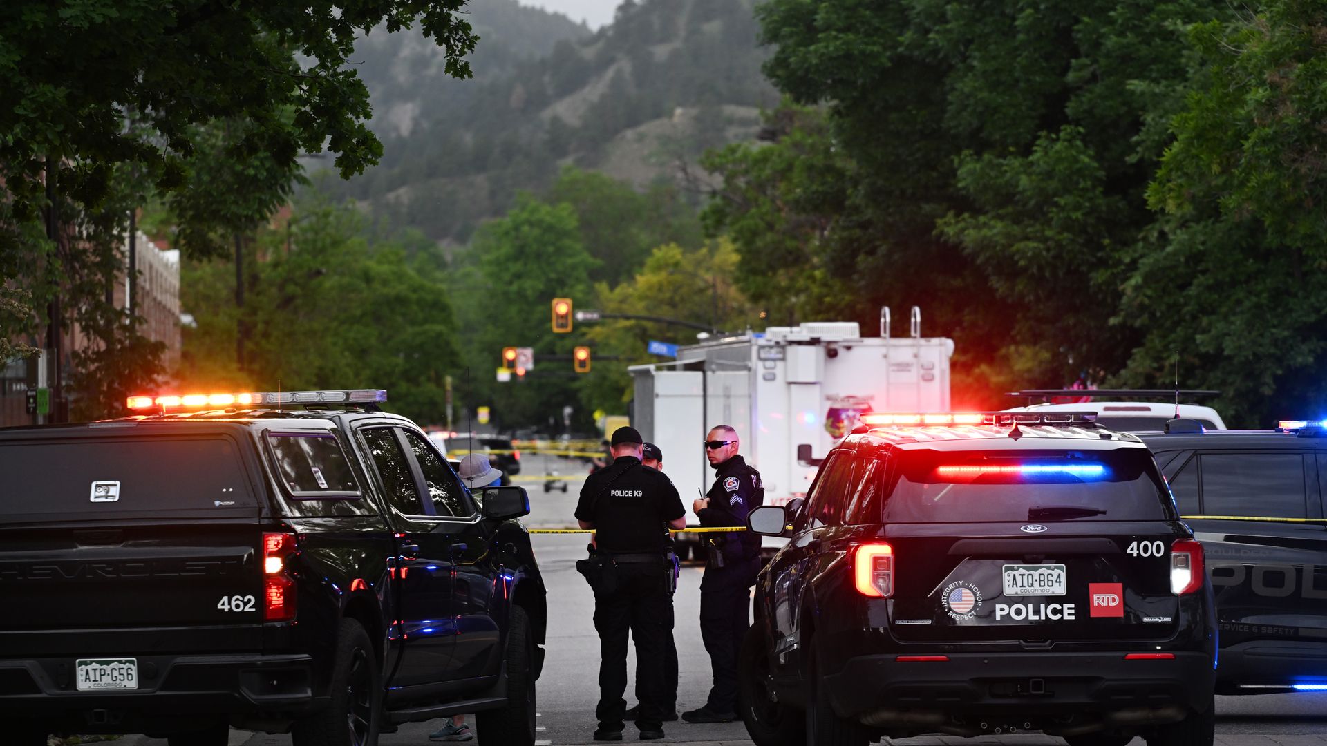 Law enforcement officials investigate an attack on the Pearl Street Mall on June 1, 2025. Photo: Helen H. Richardson/MediaNews Group/The Denver Post via Getty Images