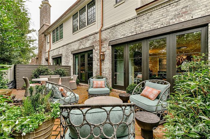 1142 Queens Road patio