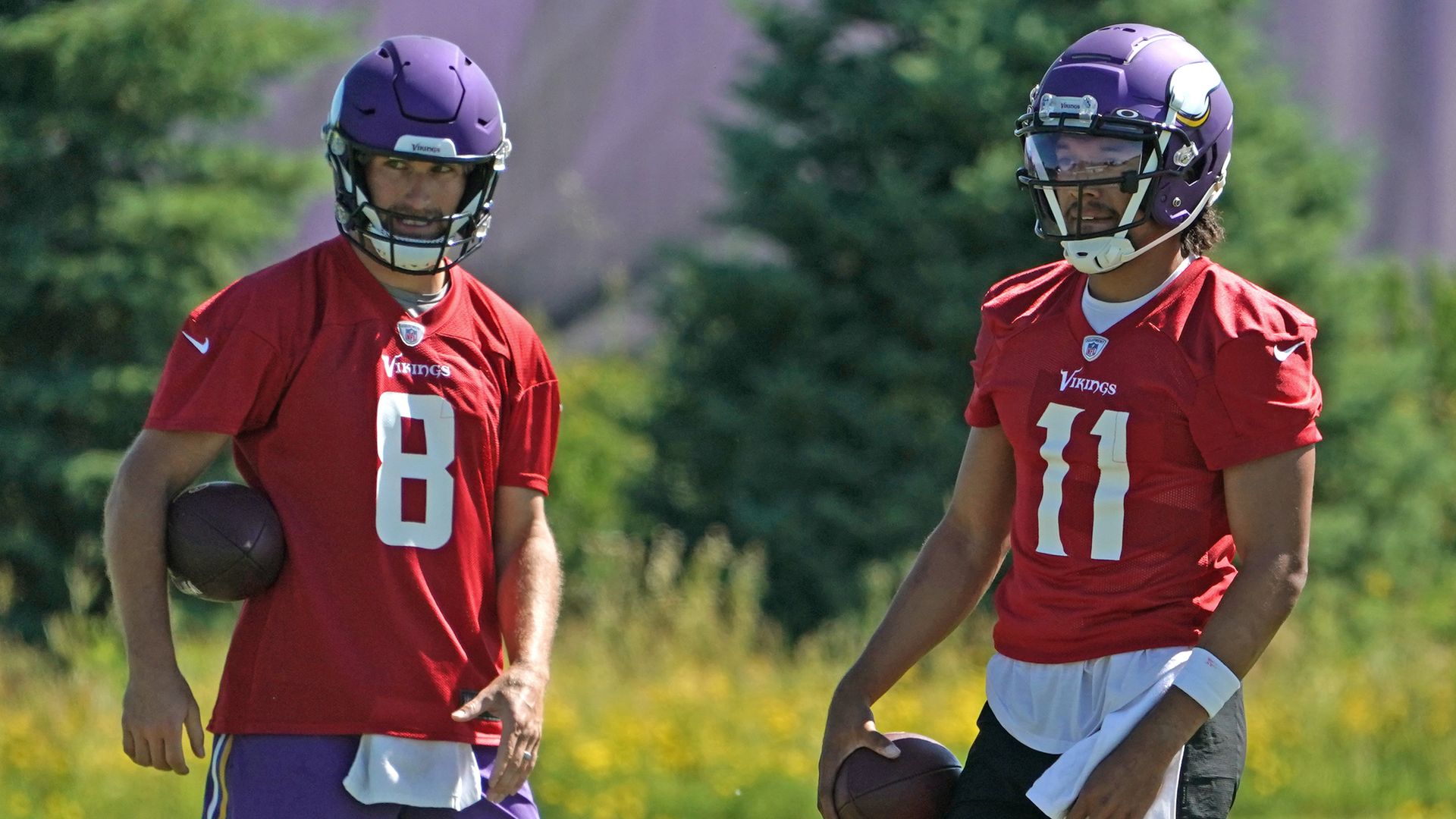 A photo of Kirk Cousins and Kellen Mond at training practice for the Minnesota Vikings.